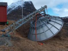 Eduard Bach antenna dammage in Greenland after storm 00