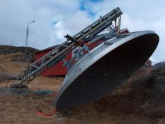 Eduard Bach antenna dammage in Greenland after storm 01