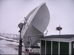 Eduard Bach antenna dammage in Greenland after storm 04