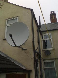 Zaber z instalovanej anteny v meste Nottingham UK s dostatocnym priemerom 110 cm na prijem paketu DIGI tv SK CZ na Britskych ostrovoch a v Irsku c1