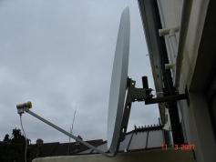 OFFSET 120 cm pohlad z boku na instalovanu antenu v mieste prijmu Dublin na prijem paketu DIGI tv Slovensko c4
