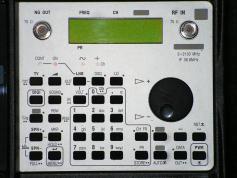 0  UNAOHM EP 3000 EVO DIGITAL detail na klavesnicu RF IN,Noise Generator OUT,displej    c3