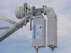 Ofsetovy ozarovac s vonkajsim priemerom 55 mm pre antenny pome fD od 0,5 do 0,7 spolu s SPC EPS 020D parovane LNB v polarizacnej vyhybke OMT