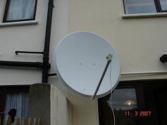 OFFSET 120 cm pohlad z predu na instalovanu antenu v mieste prijmu Dublin na prijem paketu DIGI tv Slovensko c2